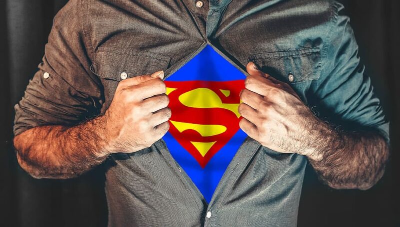 Quelle: https://p1.pxfuel.com/preview/41/501/255/superhero-shirt-tearing-superman.jpg